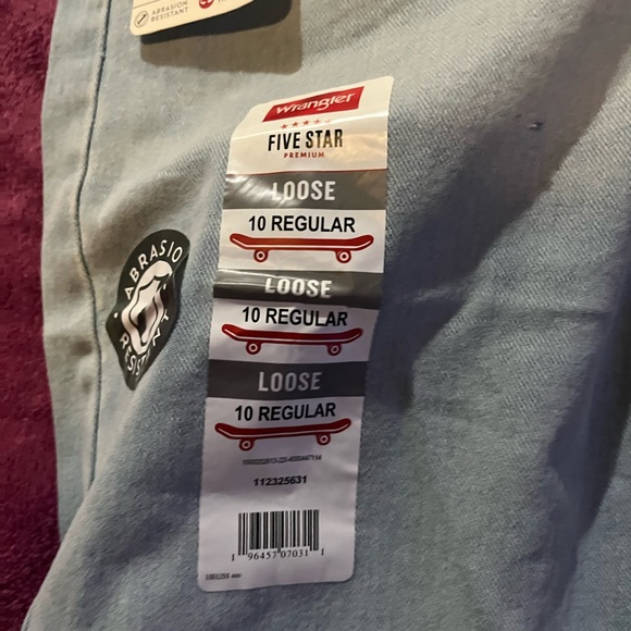 Boys Light Denim Loose Fit Wrangler Jeans NWT - Picture 4 of 4